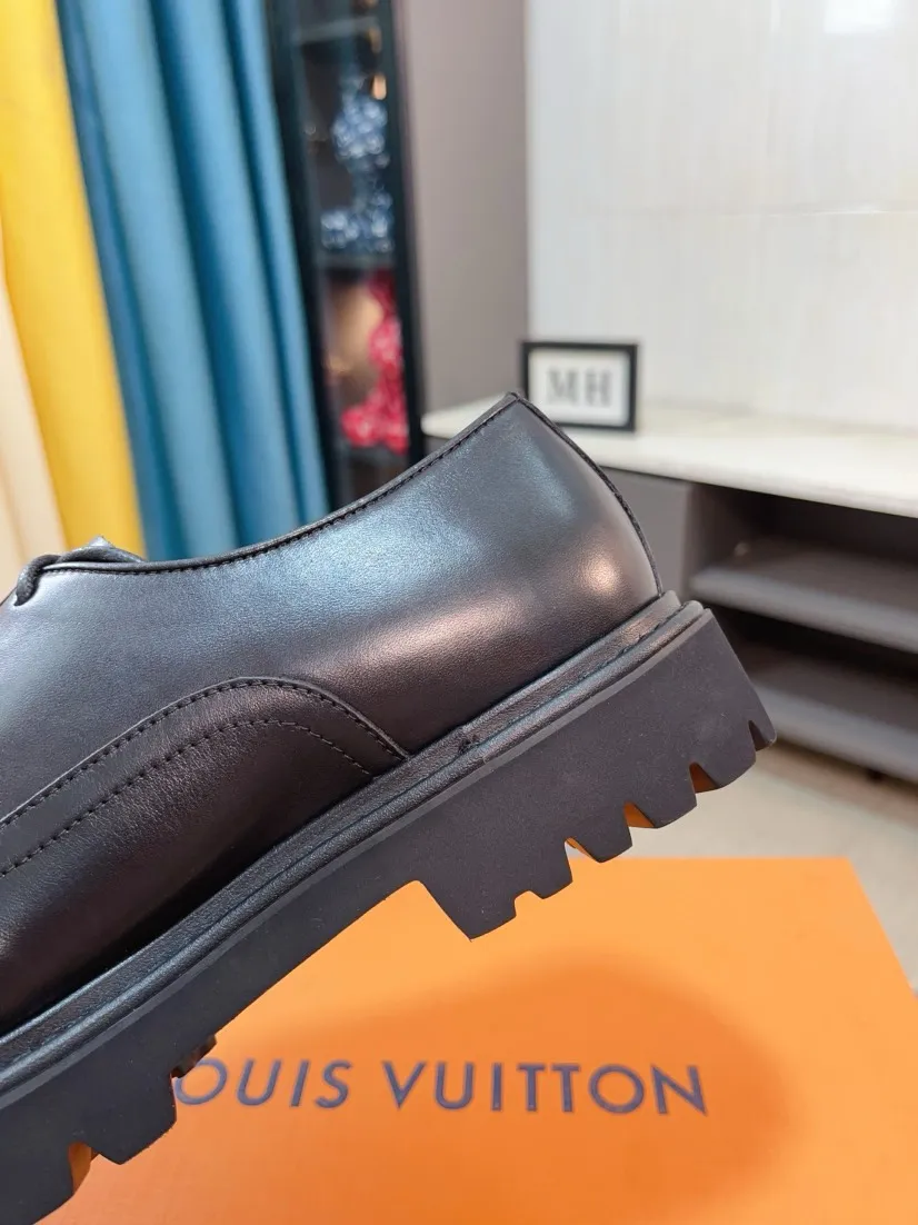 Men's shoes💰 660🌹🌹High version [LV] Louis Vuitton's popular casual leather shoes🎖Fashionable and elegant🎖🎖Material: Original imported open-edge beaded cowhide, washed cowhide leather lining, original open-molded rubber outsole, high-end and classy, ​​elegant quality, instantly transforming into a handsome man when you step on the foot❤❤Standard\nNumber of sizes: 39-44, 38, 45 customized